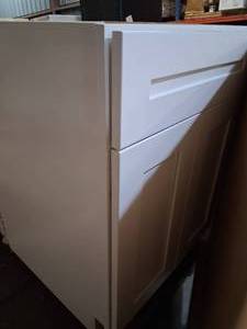 lot 111 image: 24 white shaker base cabinet with soft close hinges and drawer guides & 12 plywood box construction