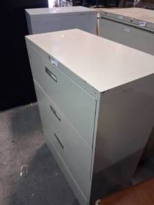 lot 42 image: 2 drawer filing cabinet
