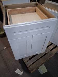 lot 107 image: 24 2 door 1 drawer white shaker base cabinet with soft-close hinges and drawer guides & 12 plywood box construction