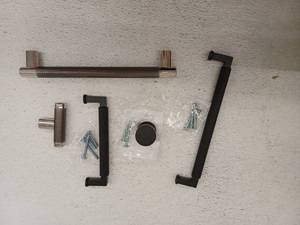 lot 20084 image: Miscellaneous Cabinet Hardware Handles Lot