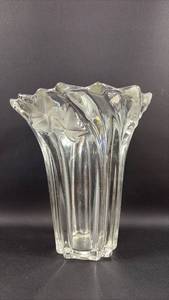 lot 127 image: Clear with Frosted Ivy Leaf Accents Glass Vase with Ruffled Flared Rim