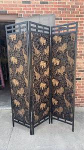 lot 131 image: Metal Frame 3-Panel Folding Room Divider with Animal Pattern