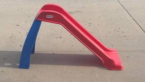 lot 202 image: Little Tikes Slide