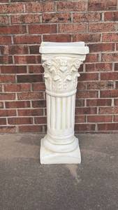 lot 206 image: Plant Stand Column