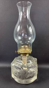lot 113 image: Vintage Oil Lamp 14 inch tall with Hurricane Shade