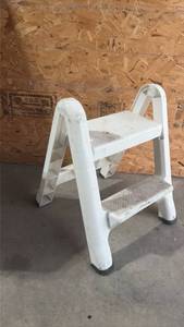 lot 135 image: Collapsing Step Stool