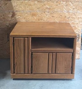 lot 149 image: Solid Wood Rolling Stand 33 Wide, 20 Deep, 25 Tally