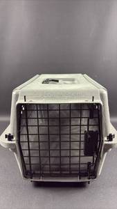 lot 209 image: Classic Kennel Pet Carrier Crate 8.5 by 7 inch Door Opening