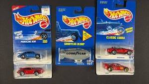 lot 222 image: Hot Wheels Lot 5 Die-Cast Vehicles in Original Blister Packs