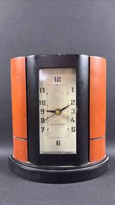 lot 227 image: Wood Art Deco Seth Thomas Desk Clock