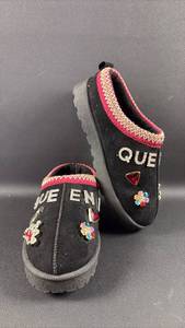 lot 255 image: Queen B Womens Slippers Black Size 8