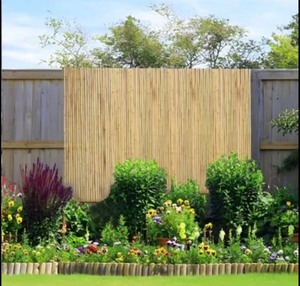 lot 10 image: VEVOR Natural Rolled Bamboo Fence, Eco-Friendly Bamboo Privacy Fence 6 ft H x 8 ft L x 0.75 in D. , Decorative Bamboo Privacy Screen for Garden, Backyard, Balcony, Patio, Pool Side
