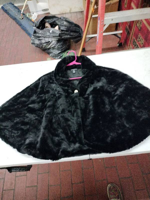 lot 59351 image: Nina Leonard Black Faux Fur Shawl - 2X