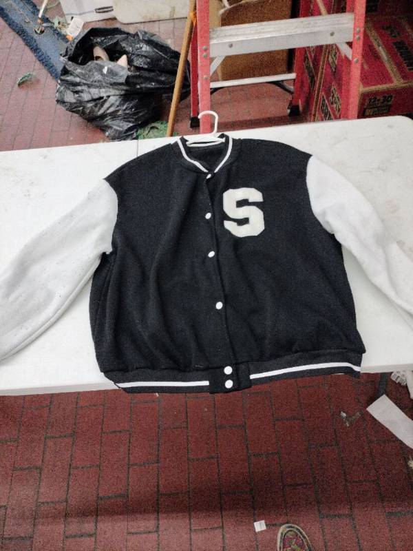 lot 59370 image: Genuiskids varsity bomber jacket