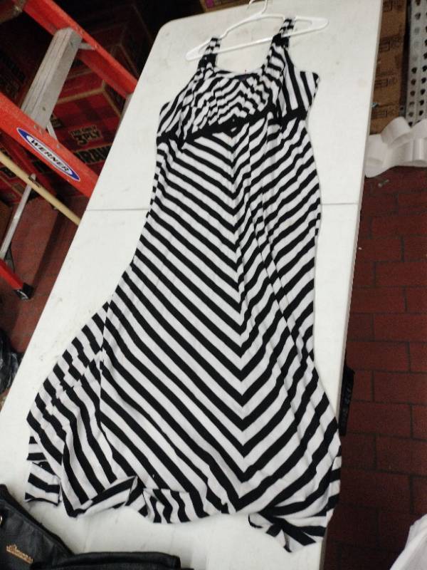 lot 59433 image: Faded Glory Black and White Striped Maxi Dress - 2X