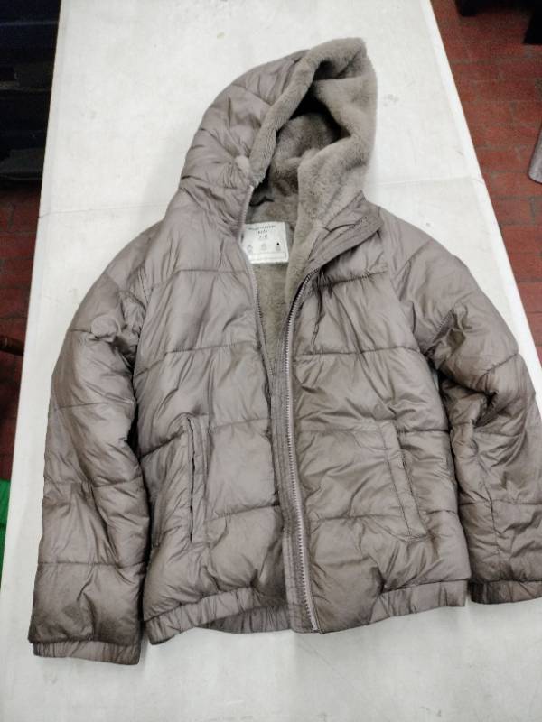 lot 63301 image: Abercrombie Kids puffer jacket - 1112