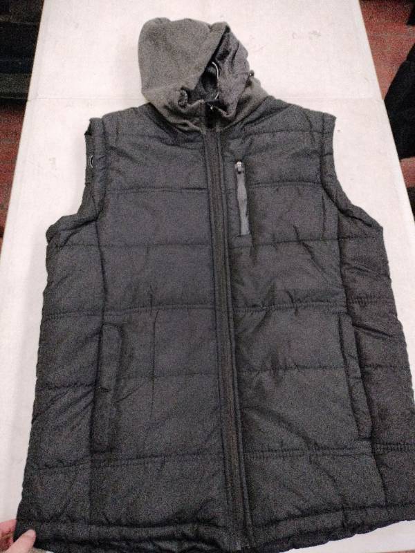 lot 63305 image: Yoki Mens Black Puffer Vest - M