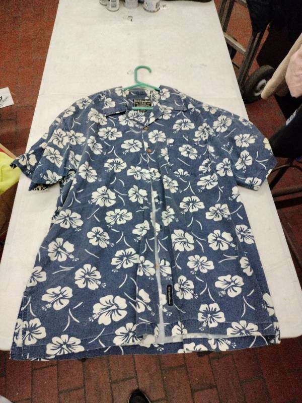lot 63354 image: U.S. Expedition Floral button-up shirt - XL