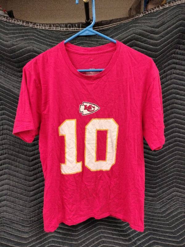 lot 1018 image: Kansas City Chiefs #10 Graphic T-Shirt - M