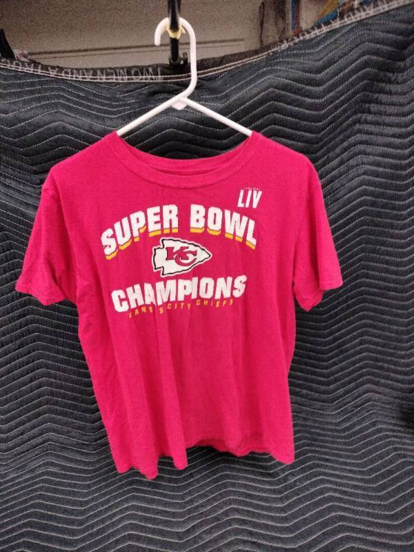 lot 1029 image: Kansas City Chiefs Super Bowl LIV champions t-shirt