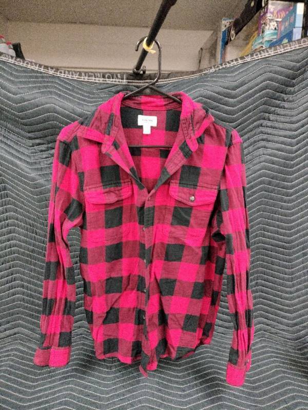 lot 1048 image: Sonoma Goods For Life Red and Black Buffalo Plaid Long-Sleeve Button Up - S