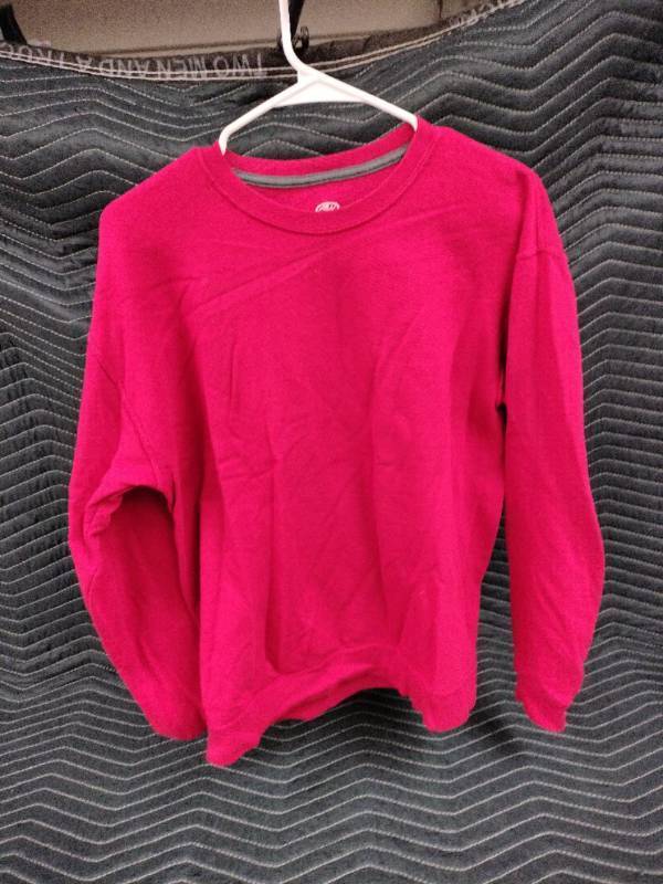 lot 1061 image: Athletic Works Red Crew Neck Long Sleeve Shirt - M