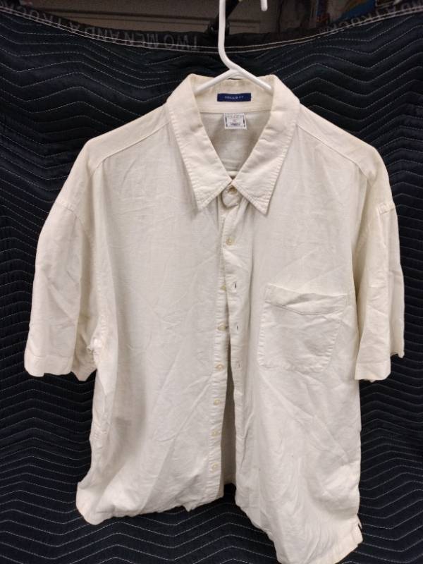 lot 1078 image: Old Navy regular-fit off-white button-down shirt - XL