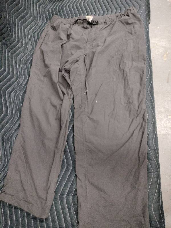 lot 1095 image: TravelSmith mens extra-large relaxed-fit charcoal grey wide-leg nylon cargo trousers
