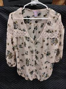 lot 61331 image: Ultra Pink semi-sheer boho blouse - L