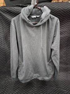 lot 61338 image: Colosseum gray pullover hoodie - XXL