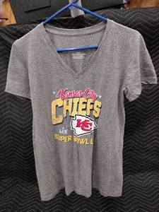 lot 61342 image: heather gray Kansas City Chiefs Super Bowl LV V-neck t-shirt - M