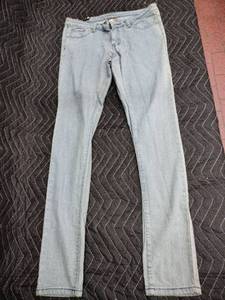 lot 61346 image: Cattle Girl womens light-wash, low-rise skinny denim jeans