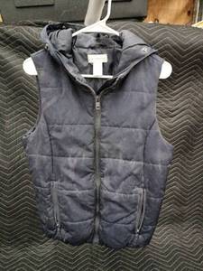 lot 61347 image: Liz Claiborne zip-front quilted puffer vest -L