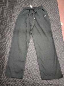 lot 61401 image: black Alo Yoga Accolade Straight Leg Sweatpants - s