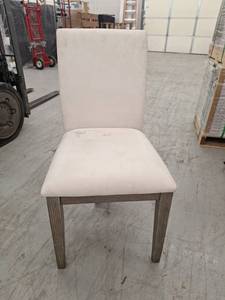 lot 20150 image: Benchcraft Upholstered Dining Side Chair D97001  Retail $100.99