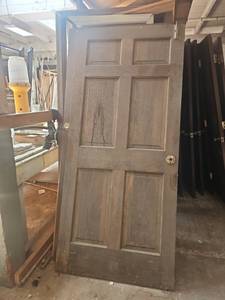 lot 22553 image: 2 Interior Doors and 4 Door Frames