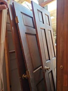 lot 22574 image: (5) Wooden Interior Doors with Panel Design and Hardware