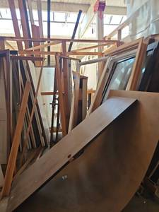 lot 22579 image: Large Lot of Assorted Lot of doors and Frames