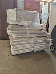 lot 22580 image: Large Lot of Ceiling Tiles