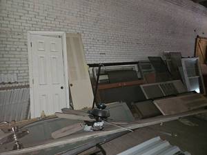 lot 22598 image: Large Lot of Assorted Windows & Doors - Single & Double Hung Frames