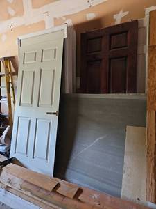 lot 35600 image: Multiple Assorted 6-Panel Interior Doors Bundle (White & Dark Wood)