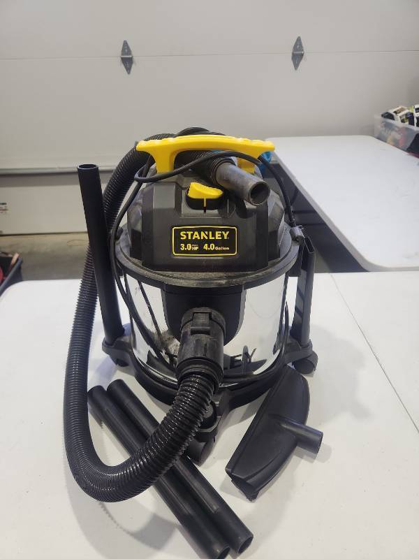 lot 28 image: Stanley 3.0 HP 4.0 Gallon Wet Dry Shop Vacuum