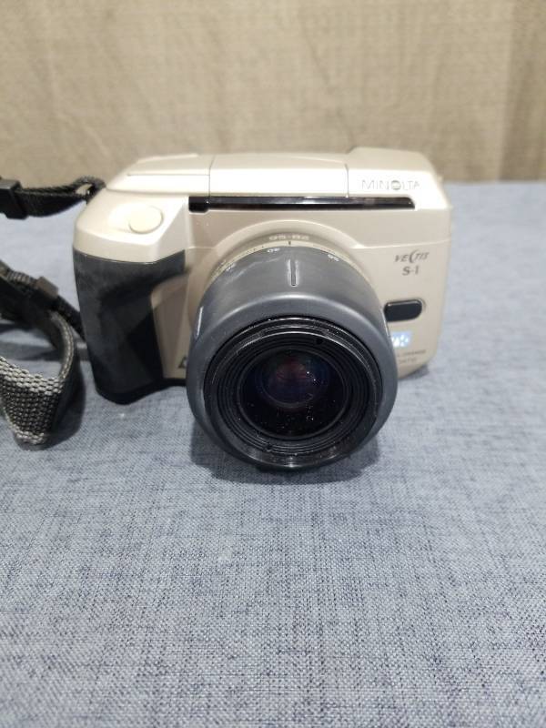 lot 2453 image: Minolta Vectis S-1 35mm Camera with AF Zoom Lens