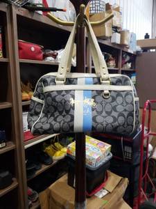 lot 1726 image: TRENDY FASHION PURSE Needs Cleaning
