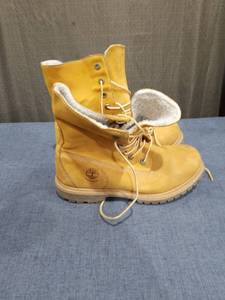 lot 1734 image: Timberland Waterproof Lace-Up Boots Tan Fleece Lined Pair Size 7