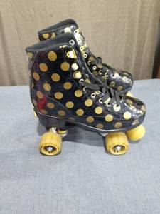 lot 1735 image: Roller Derby Quad Roller Skates Black Gold Polka Dot Size Youth 3-6