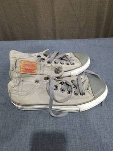 lot 1743 image: Levi Strauss & Co. High Top Canvas Sneakers Cream White Pair Size 6.5