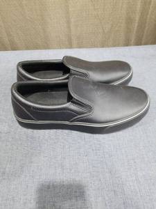 lot 1746 image: TredSafe Slip-Resistant Shoes Black Pair Size 7