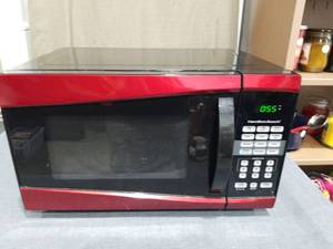 lot 1759 image: Hamilton Beach Microwave 900 Watts Red Black
