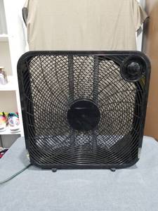 lot 1761 image: Box Fan Square Model ESS-1051